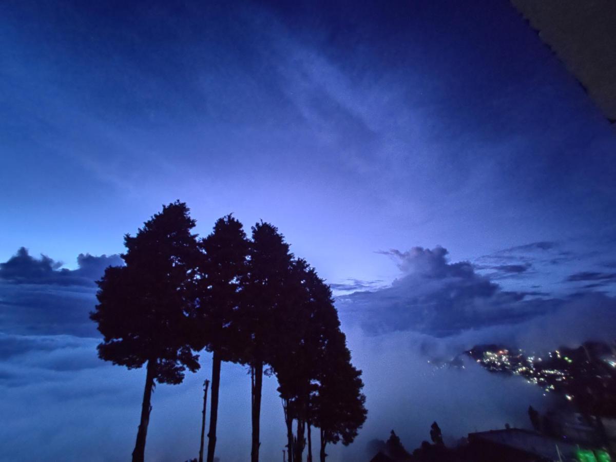 Wind Home Darjeeling- Budget Hotel Near Mall Darjeeling  Bagian luar foto